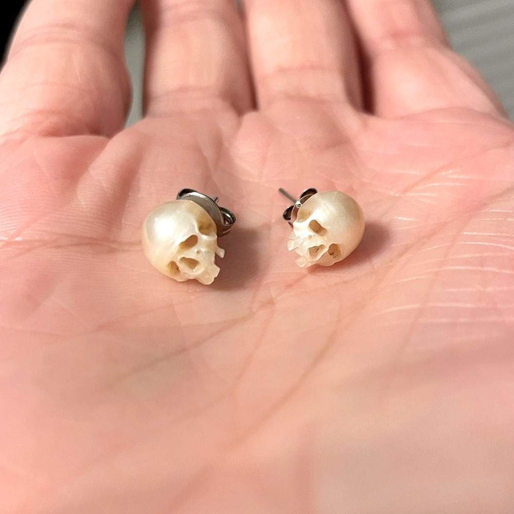 Real pearl skull earrings